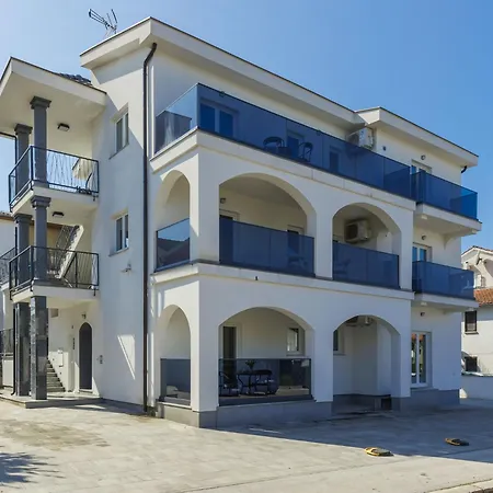 Amra-6 By Interhome *