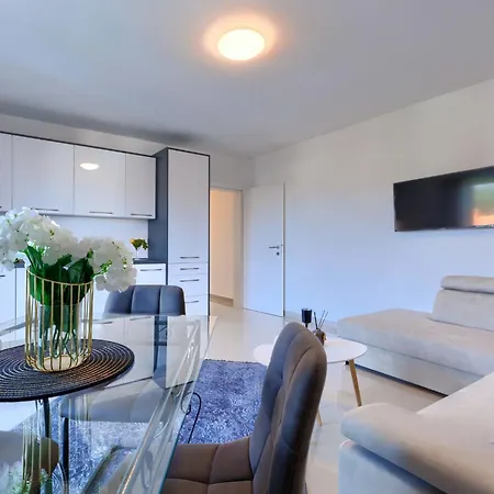Apartment Amra-6 By Interhome