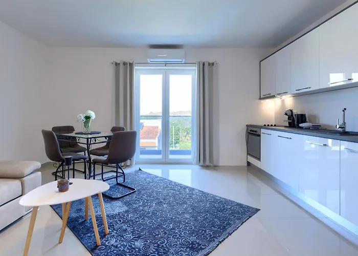 Amra 6 By Interhome アパート ポレッチ